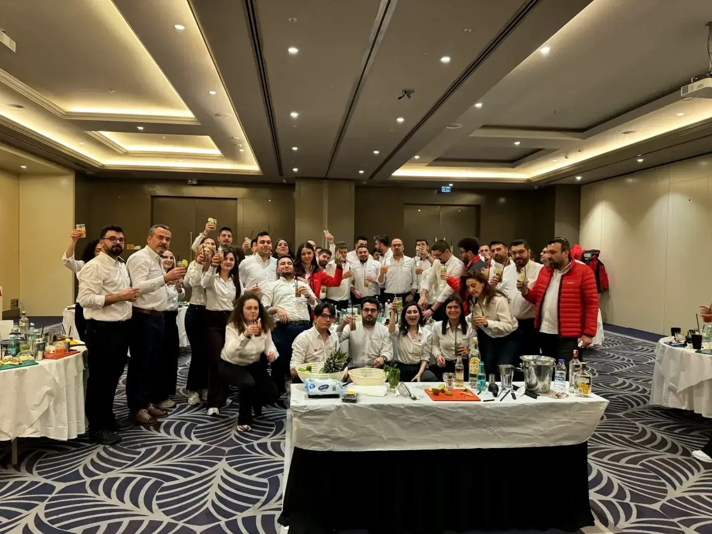 Otel balo salonunda şirket etkinliği